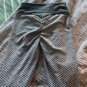 Amazon Scrunch leggings Size Small